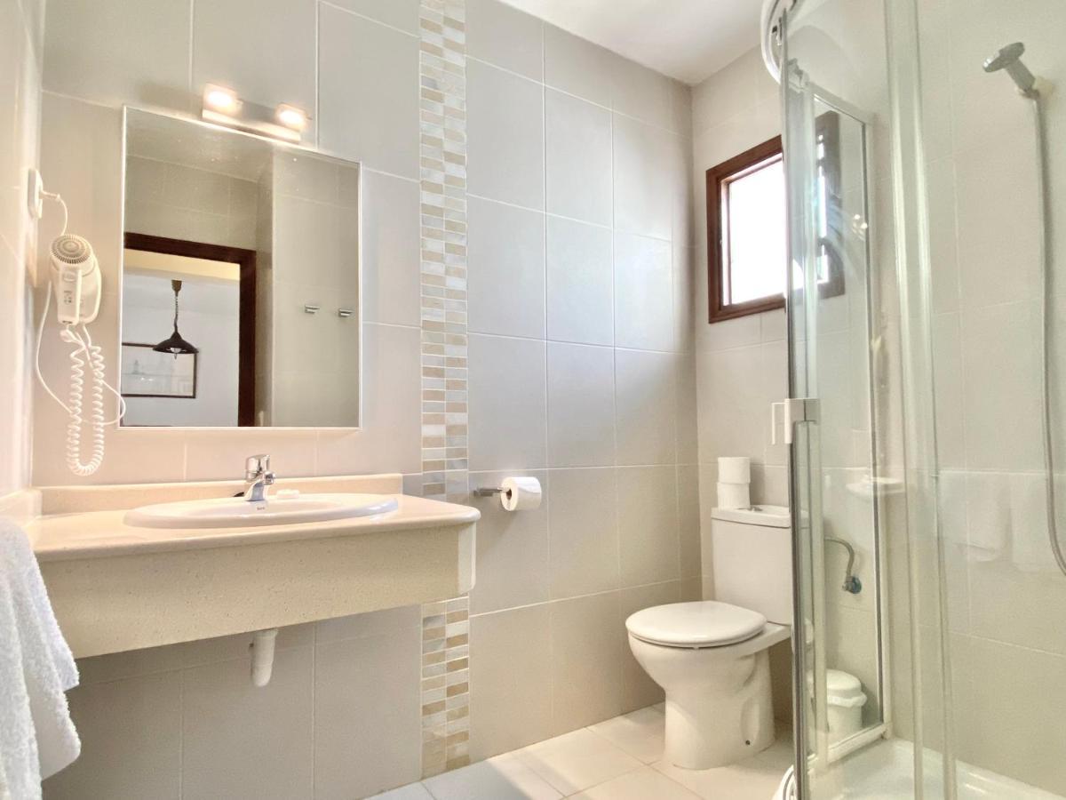 Apartamentos Laura Playa De Migjorn Luaran gambar