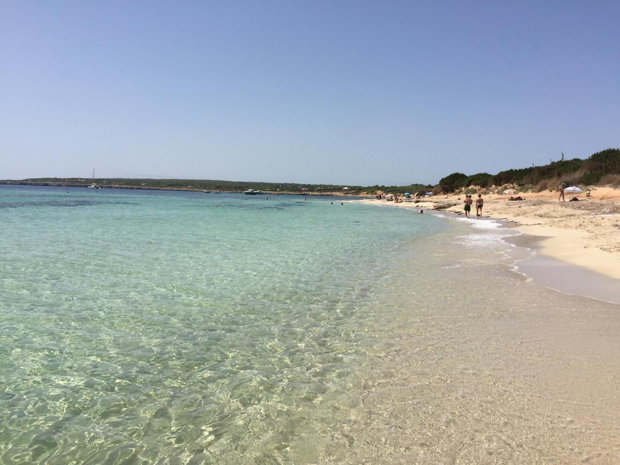 Apartamentos Laura Playa De Migjorn Luaran gambar