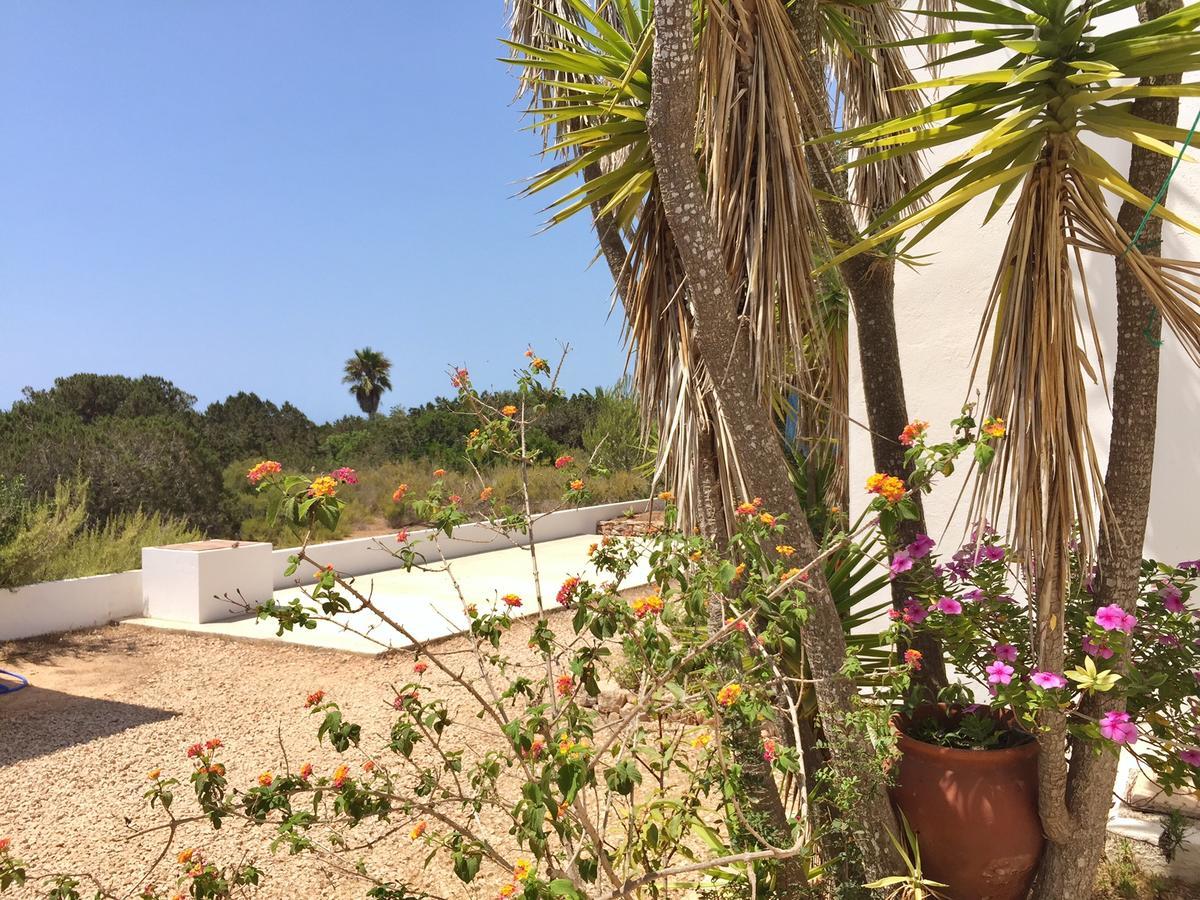 Apartamentos Laura Playa De Migjorn Luaran gambar